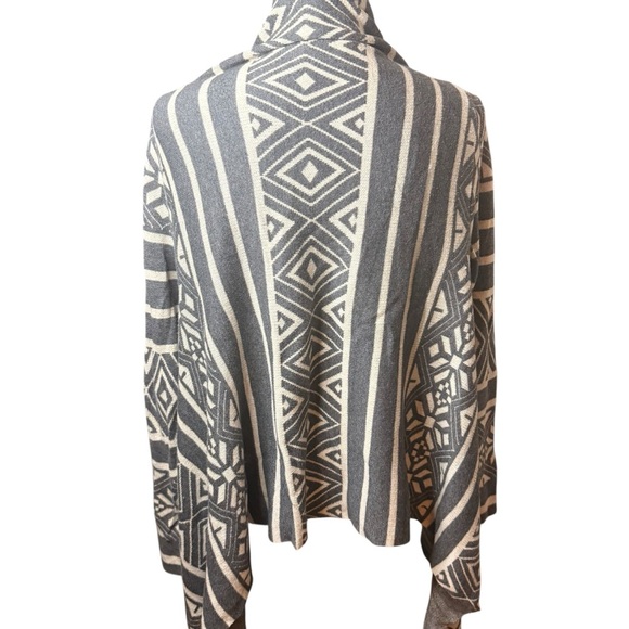 Boho Patterned Gray and Ivory Open Waterfall Cardigan - Picture 3 of 4